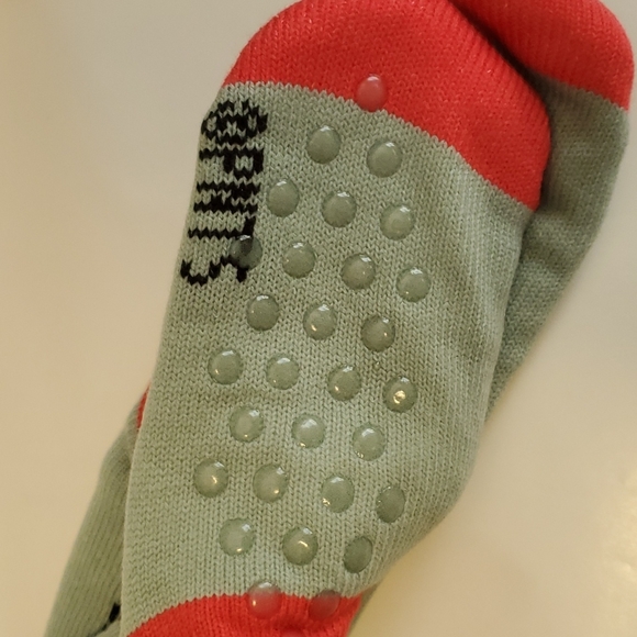 PEANUTS Snoopy Sherpa Lined Non-Slip Socks - One Size fits Most (NWT) - Picture 4 of 4